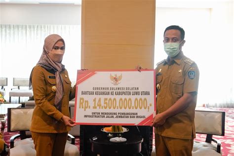 Serahkan Bantuan Keuangan Rp14 5 Miliar Ke Lutra Gubernur Sulsel