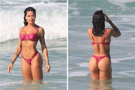 Aline Campos Exibe Corp O Em Dia De Praia No Rio De Janeiro