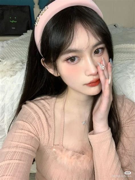 Pin By S U N N Y T A E On A C C E S S O R I E S Girl Dewy Makeup Ulzzang Girl