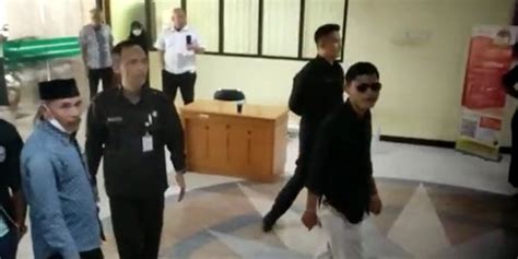 Gagal Bertemu Anggota Dewan Pendemo Rusak Barang Inventaris Dprd