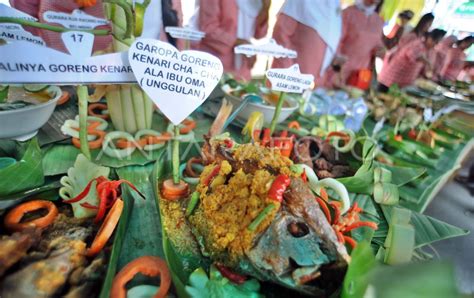 MAKAN PATITA ANTARA Foto