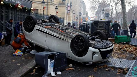 Paris: Kurds protest after deadly shooting – DW – 12/24/2022