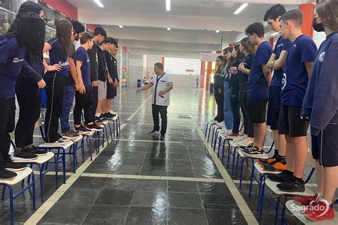 Trabalho Em Equipe No Primeiro Dia De Aula Do Ensino M Dio As Turmas