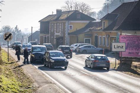 Drei Verletzte Bei Verkehrsunfall Im Haselgraben