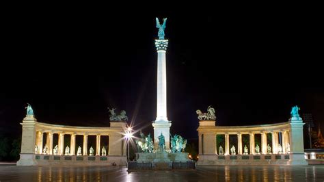 Heldenplatz In Budapest Expediade