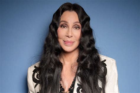 Cher says 1 thing women should try is date a younger man, talks about ...