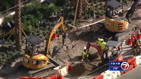 Crews Cap Gas Leak And Repair A1a Northbound In Sunny Isles Beach