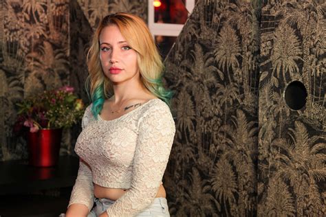 Gloryous Coffee And Cream Maya Blue VR Porn Video VRPorn