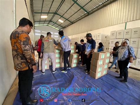 Kpu Papua Barat Daya Bongkar Kontainer Surat Suara Radar Sorong