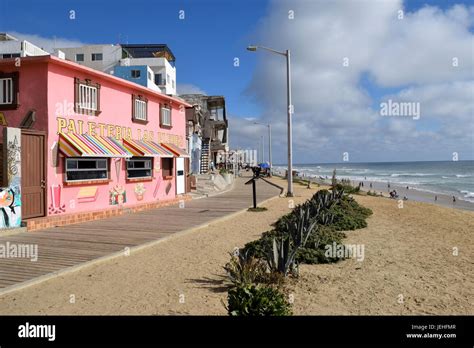 Playas de Tijuana boardwalk and shops Stock Photo - Alamy