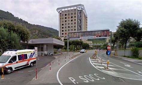 Salerno Partorisce A Anni All Ospedale Ruggi Liratv