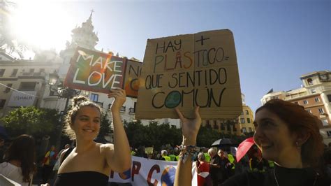 Miles De Personas Salen A La Calle Para Clamar Justicia Clim Tica En Espa A