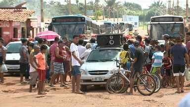 JMTV 1ª Edição Moradores protestam contra as más condições das ruas