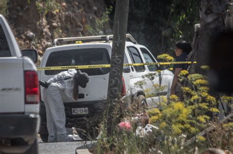 Encuentran Dos Cuerpos A Bordo De Una Camioneta