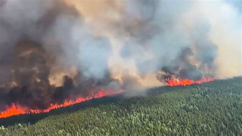 El éxodo De Yellowknife Vacían Una Ciudad Entera Por Los Incendios En