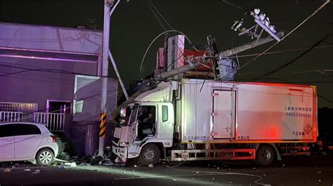 貨車自撞電線桿 阿蓮4000多戶停電 民視新聞網