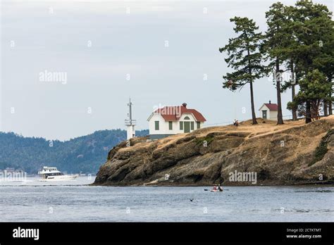 Le Phare De Lime Kiln Surveille Avec Tendancieuse Les Baleines Et Les