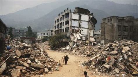 80 000 muertos y desaparecidos por el terremoto en China La Nación