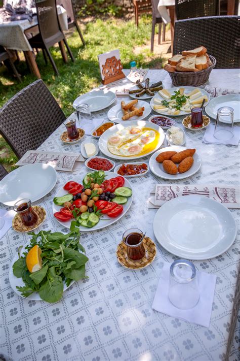 Cumalıkızık Değirmenci de Doğada Serpme Köy Kahvaltısı