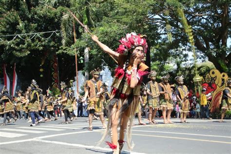 Ribuan Pelajar Banyuwangi Meriahkan Karnaval Kebangsaan