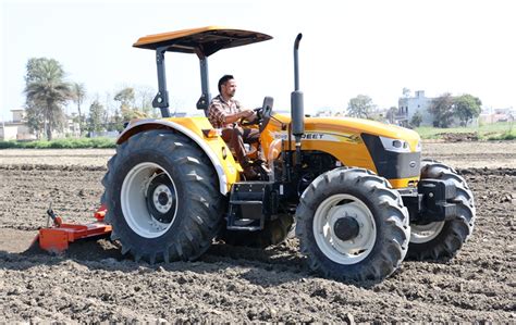 India S Largest Combine Harvesters And Agricultural Tractor Manufacturers