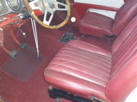 the interior of an old car is clean and ready to be used as a seat