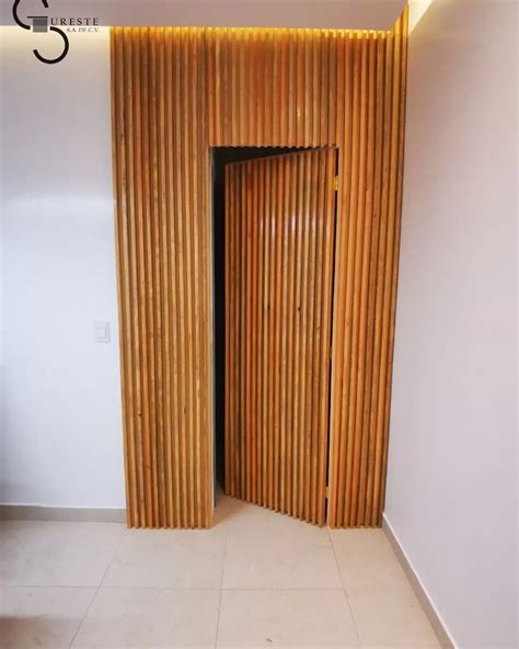 Lambr N Pared De Listones De Madera Puertas Ocultas Decoraci N De Unas