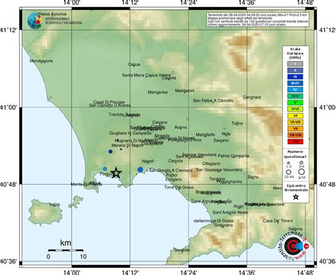 Terremoto In Campania Paura A Napoli Pozzuoli E Caserta Gente In