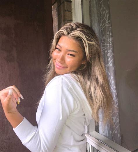 Pin By C On Christinas World Tour Short Platinum Blonde Hair Tan