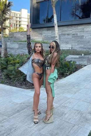 8 Hot Sexy Sophie Harrison Bikini Pics