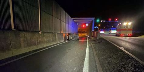 Neuenhof Ag Smart Lenker Bei Kollision Mit Verkehrsinsel Verletzt