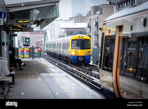 Haggerston Station Hi Res Stock Photography And Images Alamy