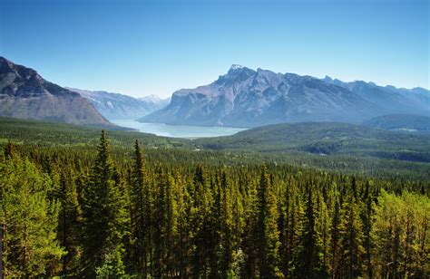 Lake Minnewanka, Banff national park, Canada | On-It Regional Transit