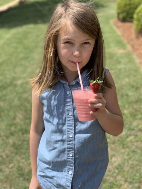 Strawberry Lemonade Smoothies Holley Grainger