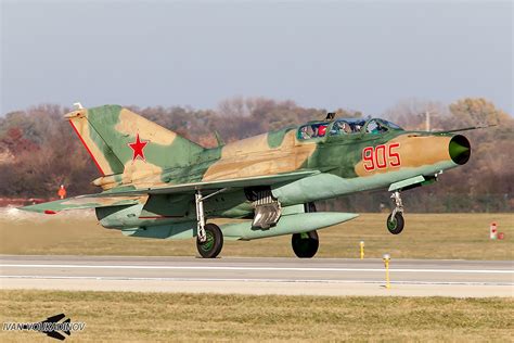 Mikoyan Gurevich MiG 21UM N317DM 905 Mikoyan Gurevich Mi Flickr