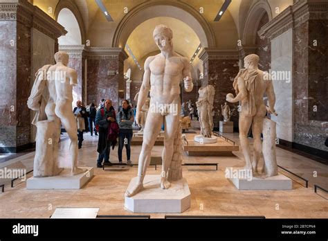 Settentrionale Crosta Signora Louvre Sculture Famose Scala Mobile