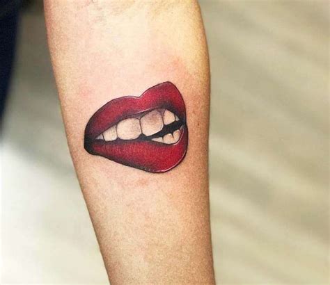 Share more than 78 lips tattoo images - thtantai2