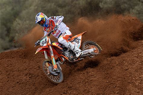 Red Bull Ktm Factory Racing Presenta La Squadra Per La Mxgp