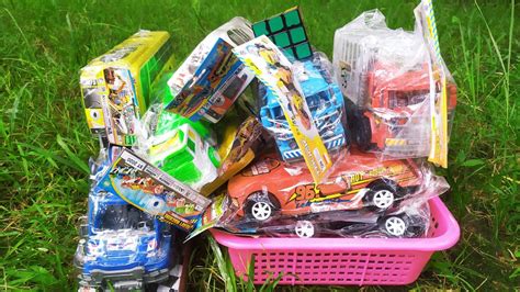 Menemukan Mainan Baru Mobil Mcqueen Mobil Polisi Truck Tangki Rubik