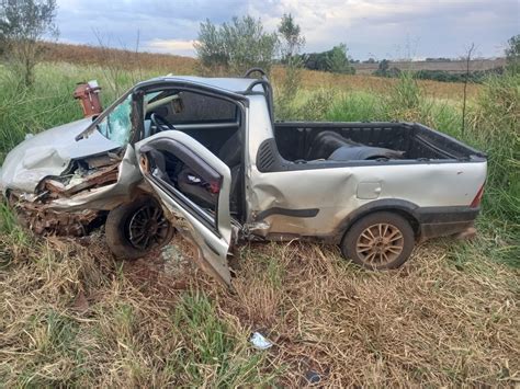 Colisão frontal deixa duas pessoas gravemente feridas na PR 473 PP