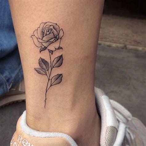 Tatouage Rose Cheville Ces Tatouages De Rose Qui Ne Faneront Jamais