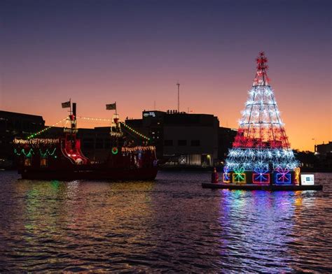 View The Largest Lighted Boat Parade In Tampa, Florida