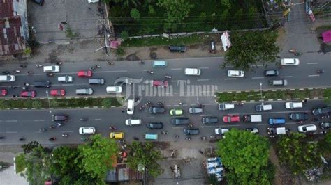 Foto Drone Kendaraan Terjebak Macet Di Jalan Perintis Kemerdekaan