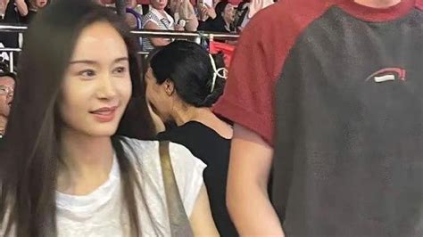 换个发型美到不敢认，王子文现身引整条街轰动，连气质都像整了容 王子文 刘宇宁 新浪新闻