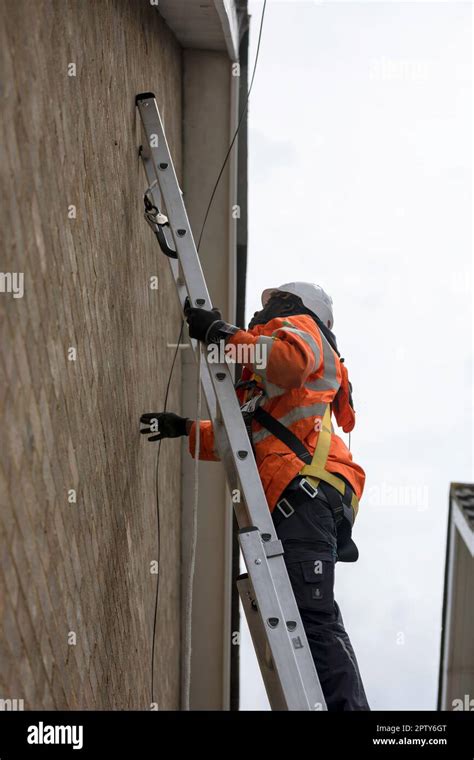 Installation Of Domestic Full Fibre Broadband To A House Ftth With Two