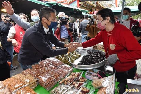 熱度超高！ 婆媽握到吳怡農手高喊：整月不洗手 政治 自由時報電子報