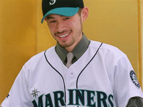 2000年11月19日 イチローは、米大リーグのシアトル・マリナーズと三年契約を結び、日本人野手としては初めての大リーガーの誕生になった＝小林裕幸撮影（1120）－イチローの歩み オリックス