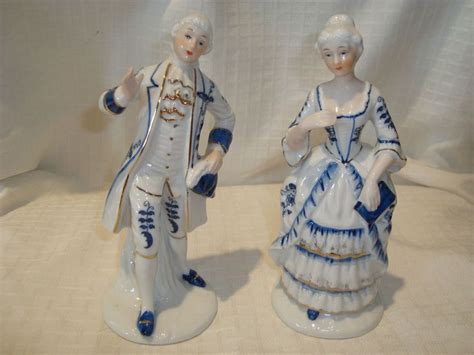 2 Vintage Colonial Bluewhite Wgold Trim Manwoman Figurines Euc