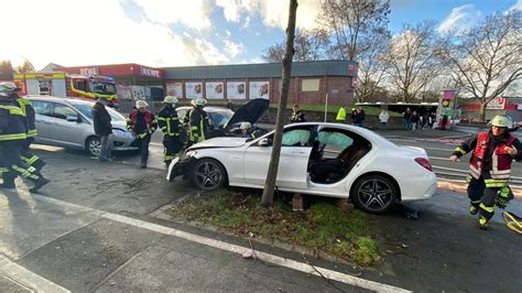 Dortmund Schwerer Verkehrsunfall auf der Wittbräucker Straße mit vier