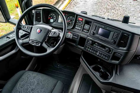 Scania R 450 6x2 Plus é mais barato que o Super veja como ele anda